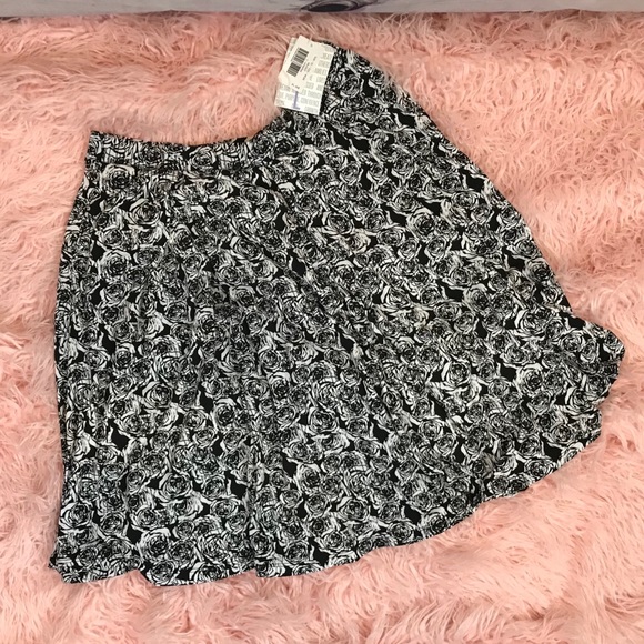 LuLaRoe Dresses & Skirts - LuLaRoe NWT Black & White Madison Skirt